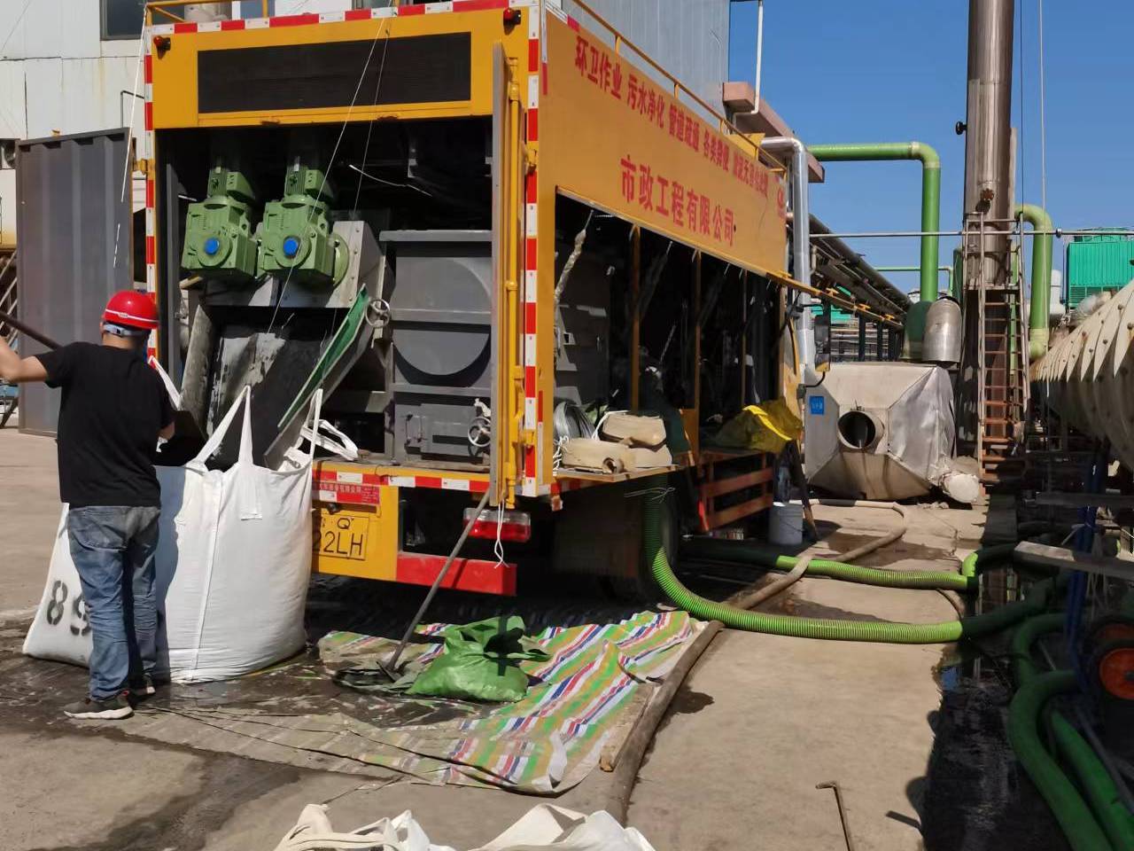 岳塘淤泥压干处理